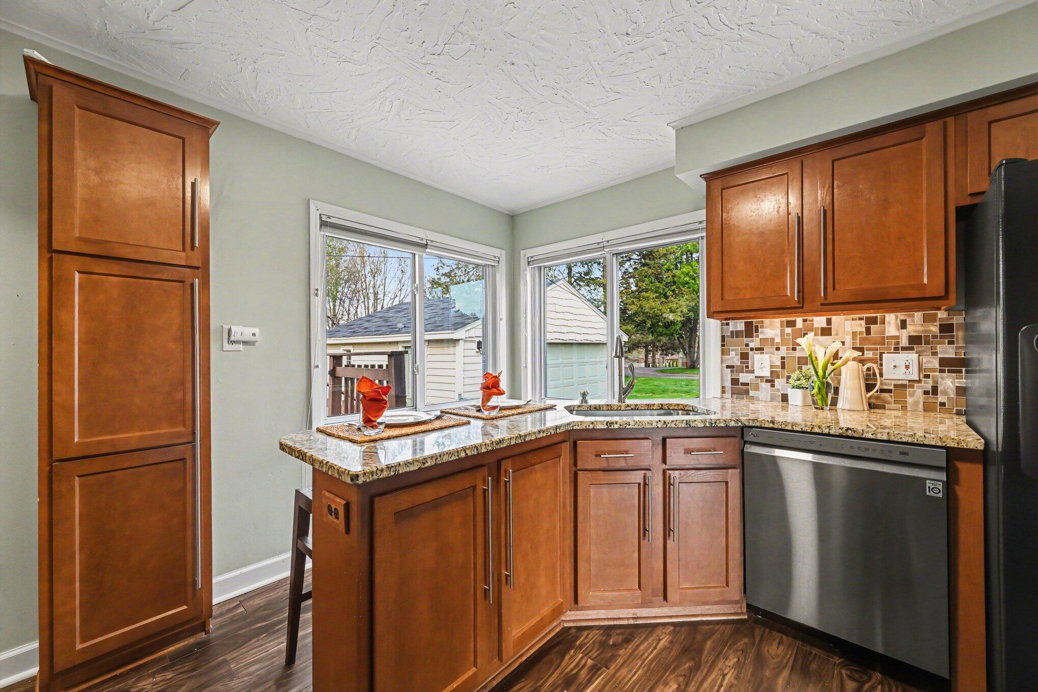 6480 Waldon Road Clarkston, MI 48346 - Photo 10 of 35 011_file_8895