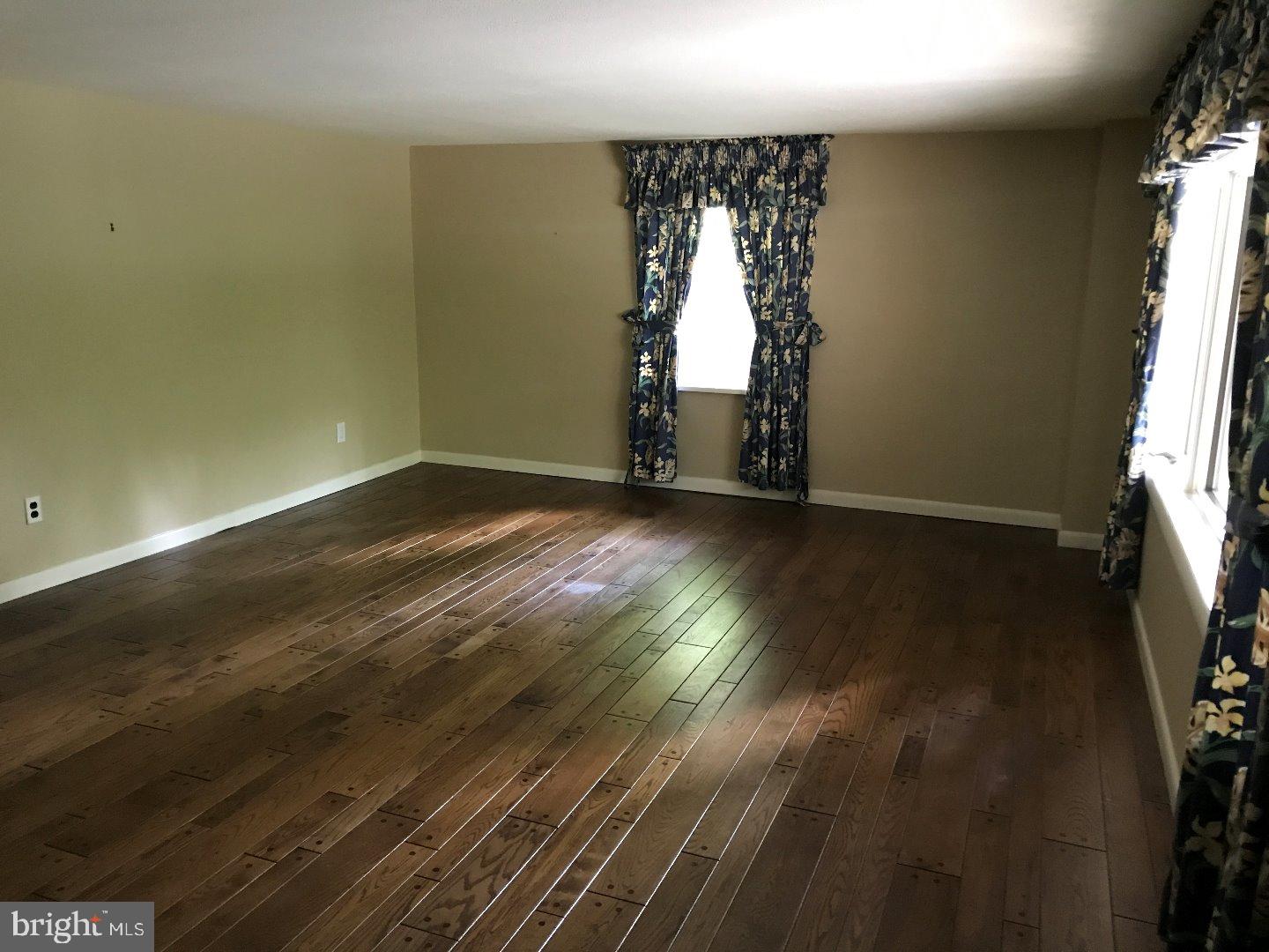 107 Landenberg Road Landenberg, PA 19350 - Photo 3 of 25 Living Room