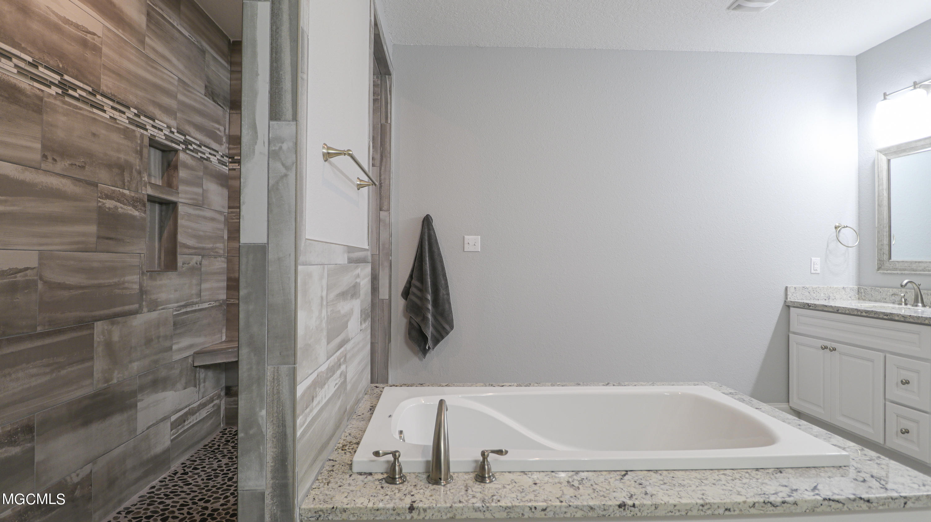 7911 Park Road Biloxi, MS 39532 - Photo 16 of 30 large walk-in shower