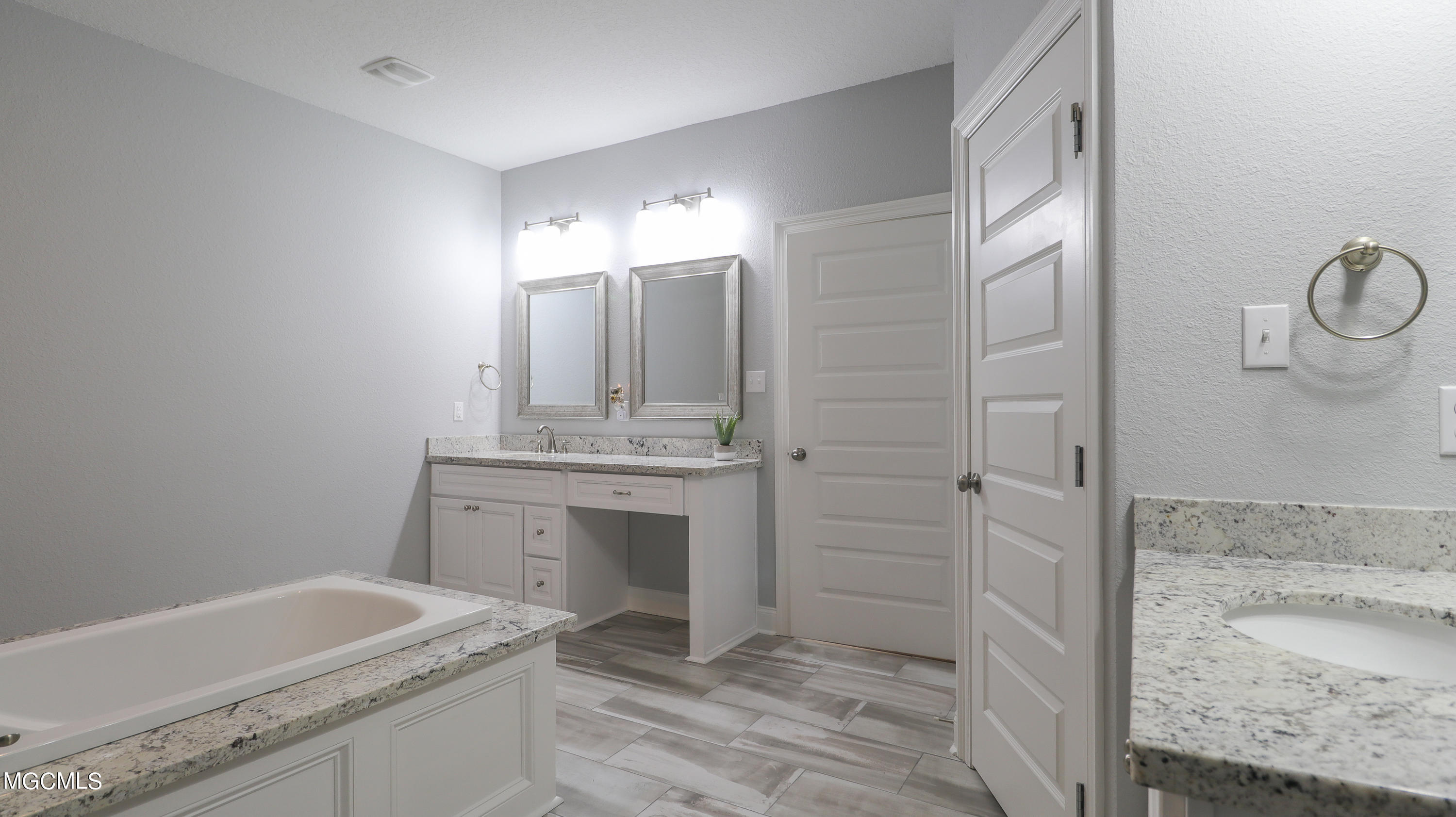 7911 Park Road Biloxi, MS 39532 - Photo 17 of 30 double vanity