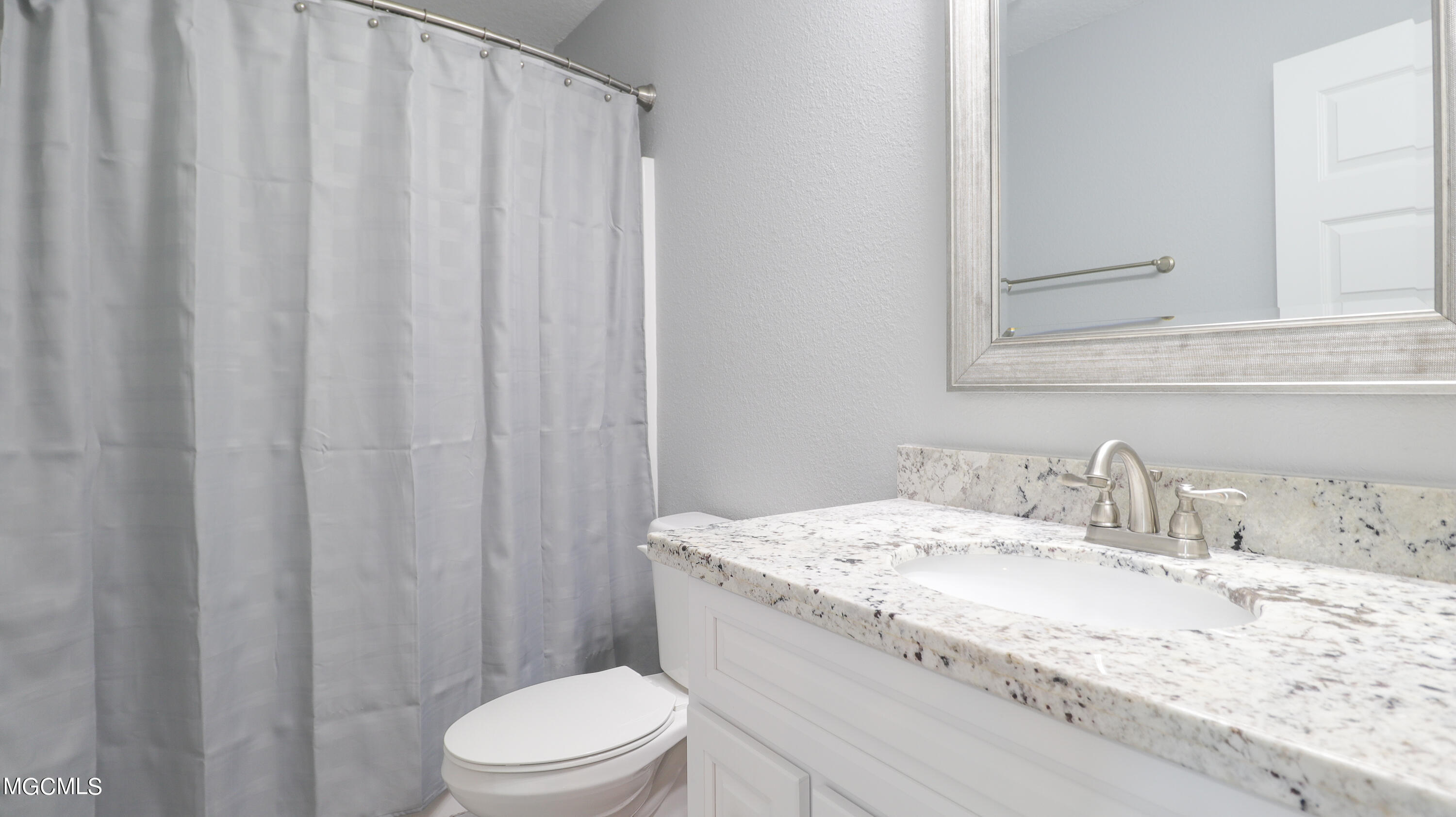 7911 Park Road Biloxi, MS 39532 - Photo 23 of 30 bathroom 3