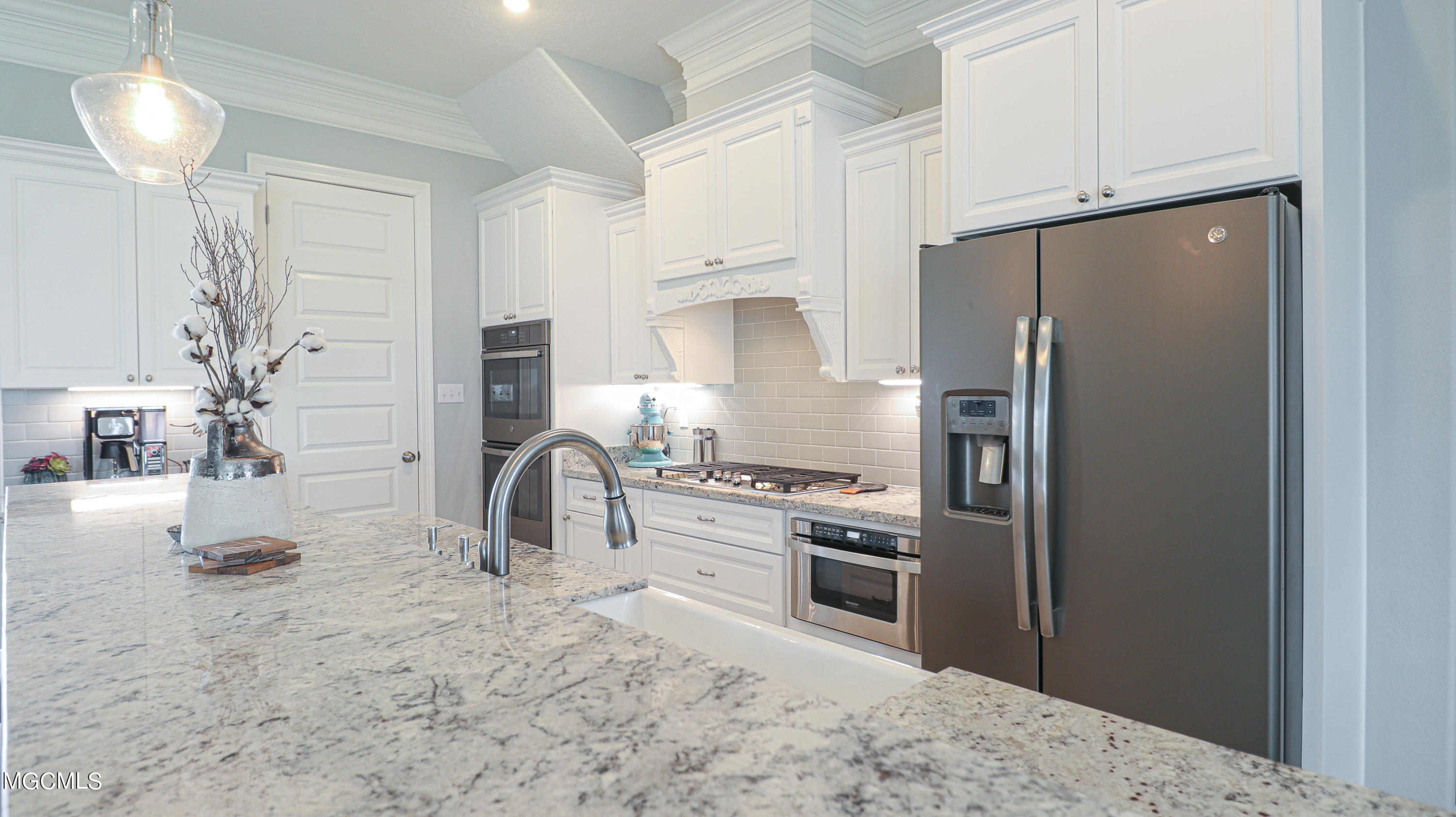 7911 Park Road Biloxi, MS 39532 - Photo 8 of 30 Granite counters