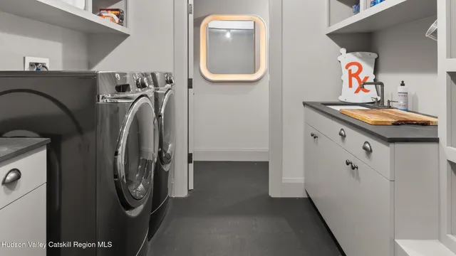 a view of house with a big yard