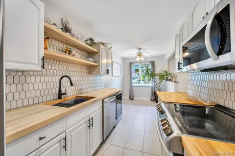 $389,990 | 222 Birchwood Road, Coram, NY 11727