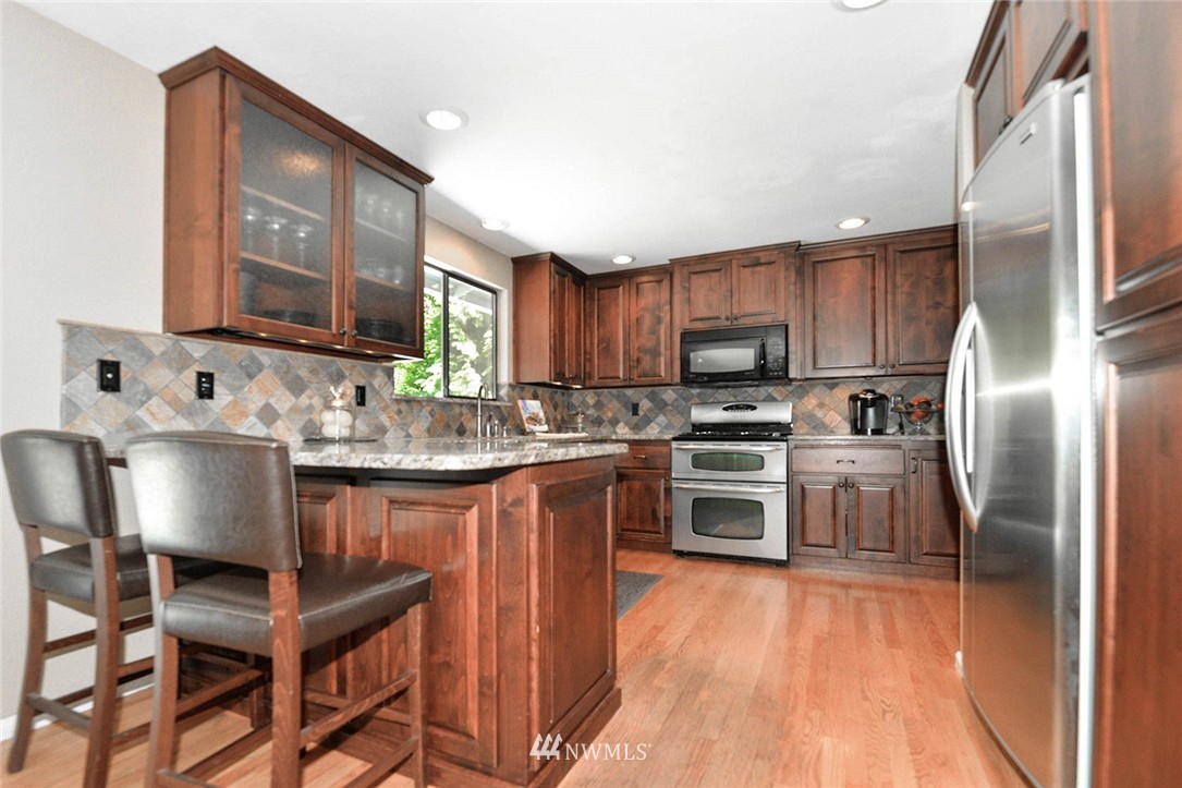 23225 53rd Avenue Southeast Bothell, WA 98021 - Photo 7 of 24