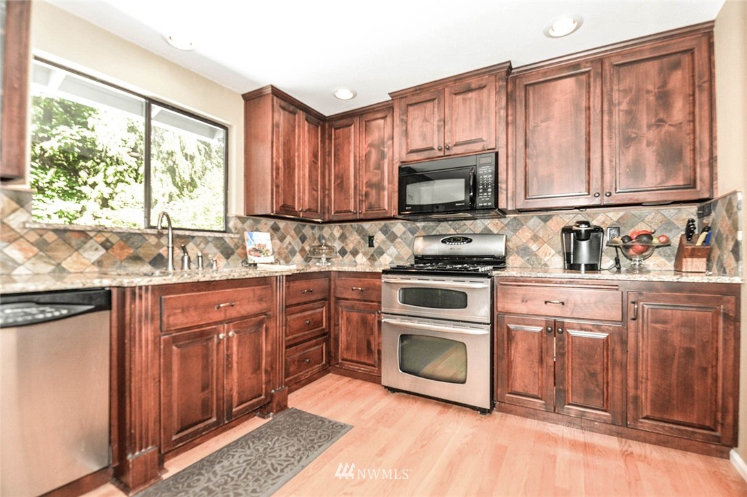 23225 53rd Avenue Southeast Bothell, WA 98021 - Photo 8 of 24