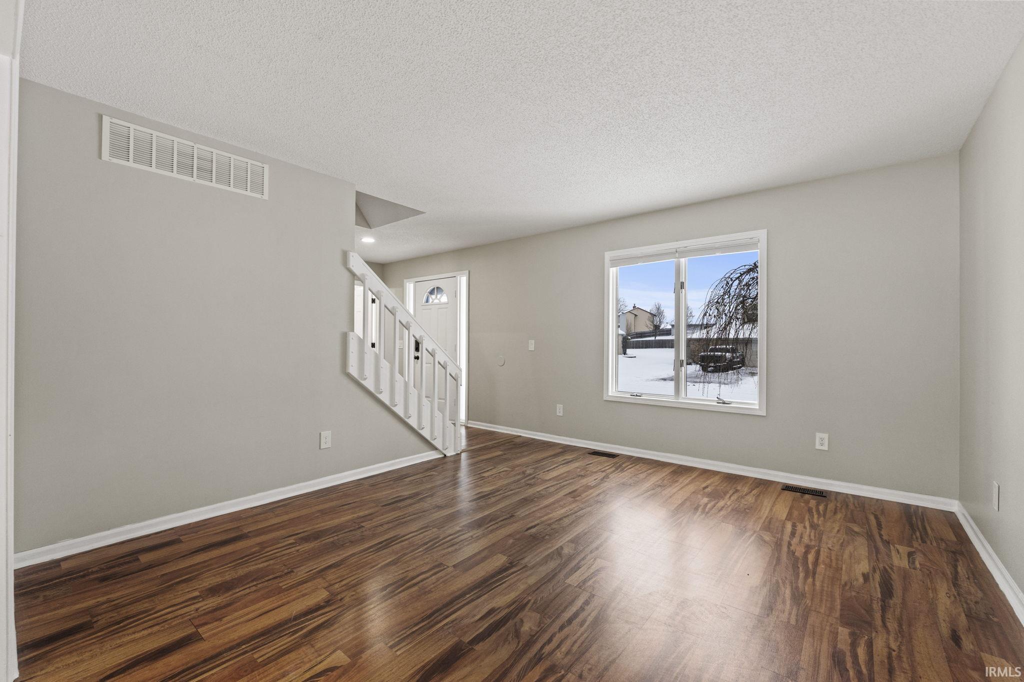 8723 Stand Ridge Run Fort Wayne, IN 46825 - Photo 5 of 33