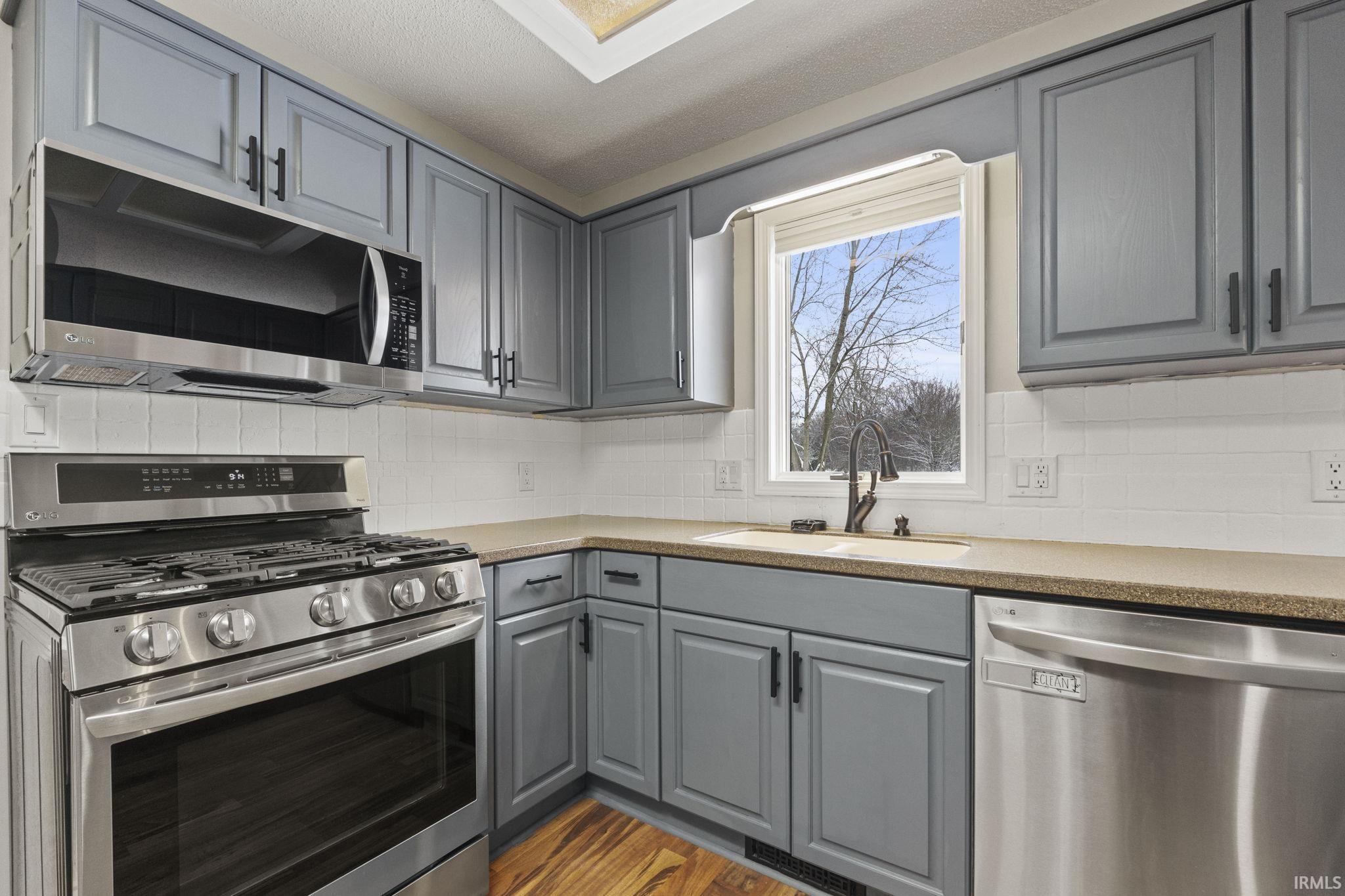 8723 Stand Ridge Run Fort Wayne, IN 46825 - Photo 9 of 33