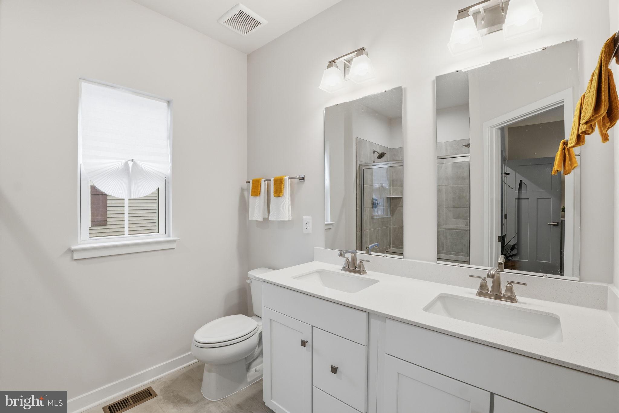 8437 Hamlin Street Lanham, MD 20706 - Photo 16 of 34 Primary bath