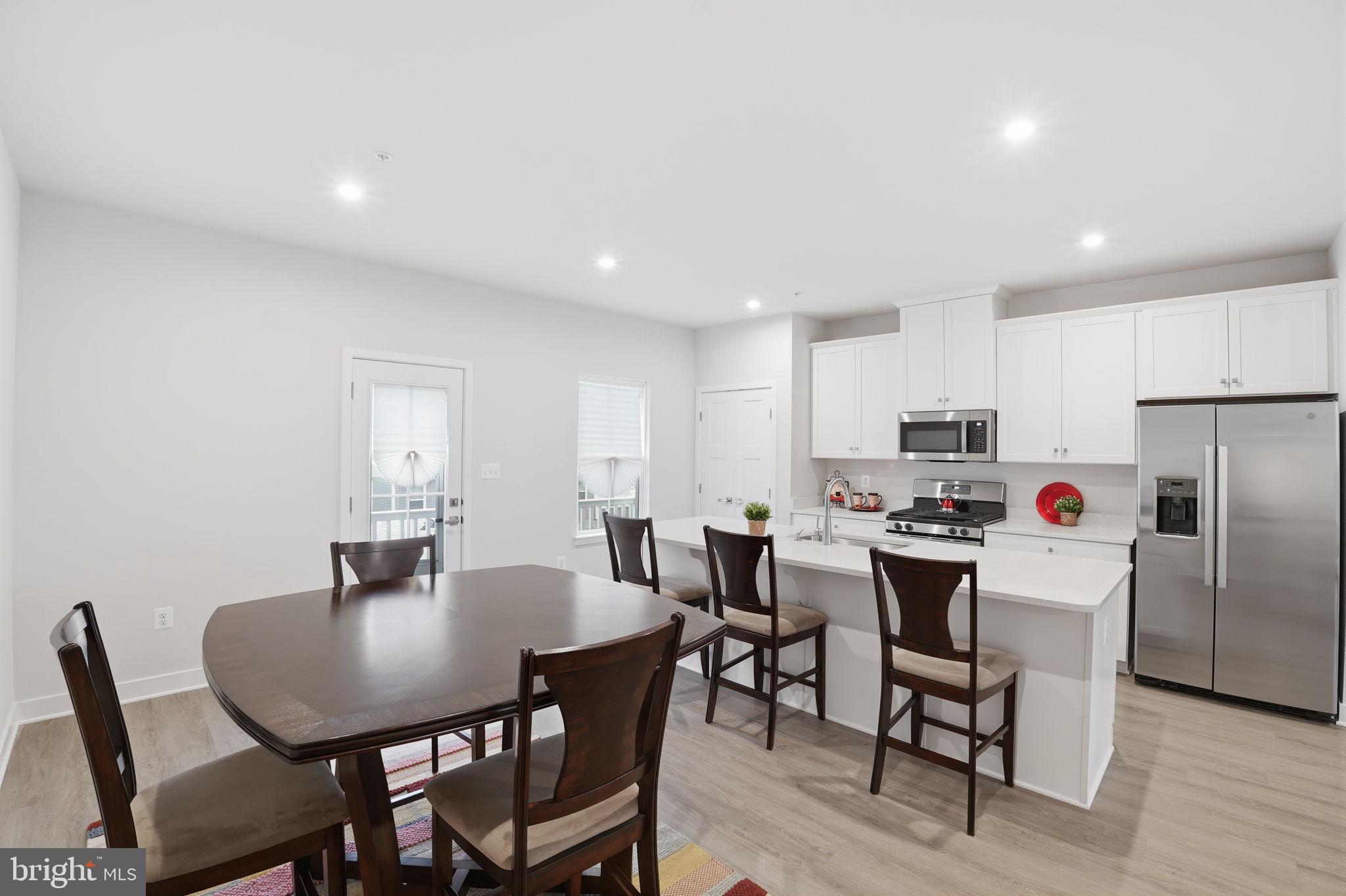 8437 Hamlin Street Lanham, MD 20706 - Photo 4 of 34 Kitchen & dining