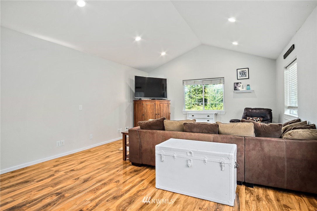 1145 Deal Street Raymond, WA 98577 - Photo 6 of 20 Gallery Image 6