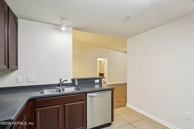 $195,000 | 7062 Snowy Canyon Drive, Unit 112, Jacksonville, FL 32256