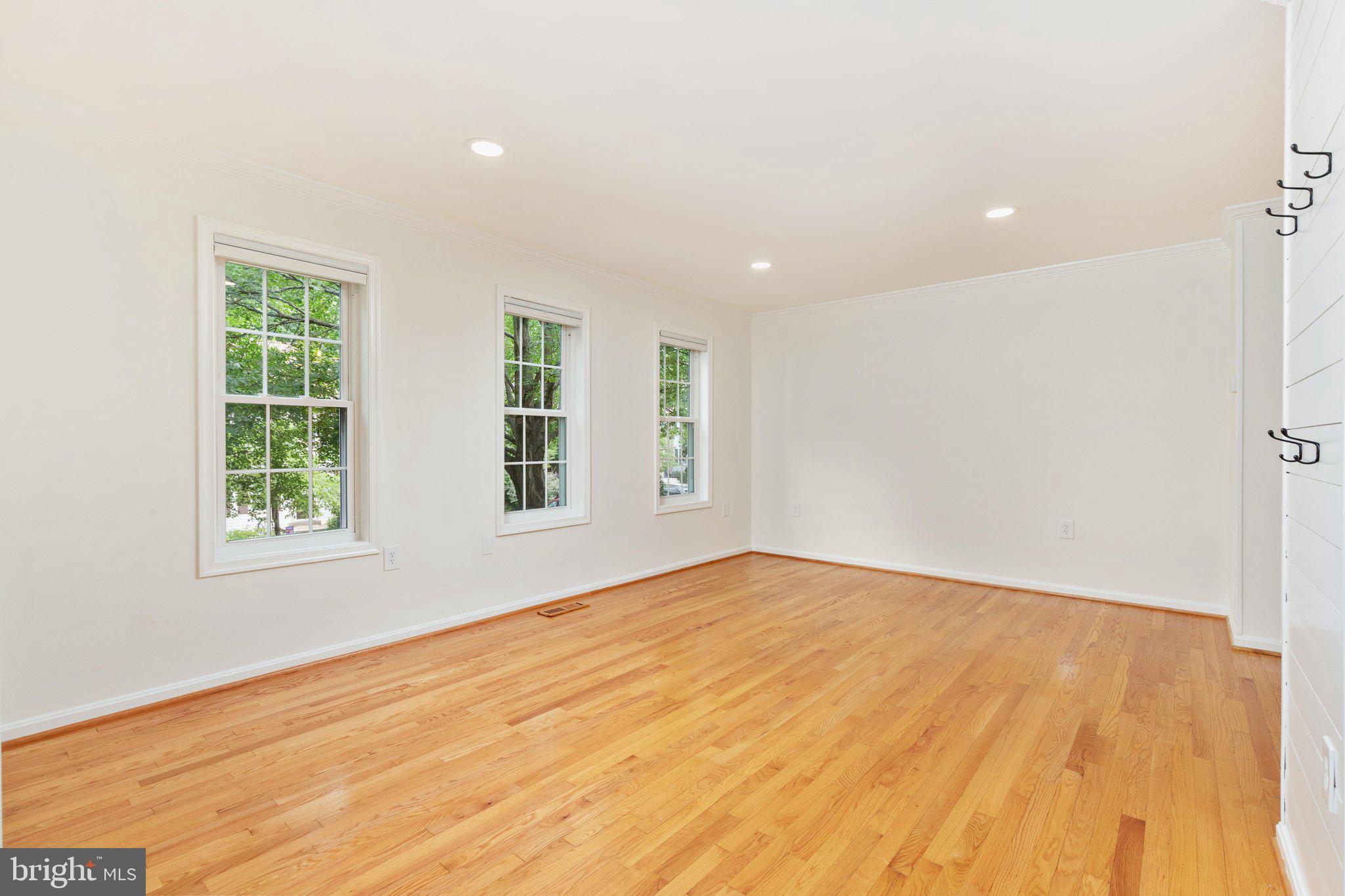 11980 Sentinel Point Court Reston, VA 20191 - Photo 4 of 70 Living Room | Main Level