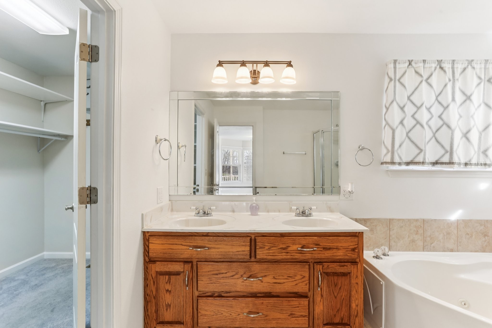 441 Marilyn Circle Spring Hill, TN 37174 - Photo 22 of 50 a bathroom with a sink vanity and a mirror