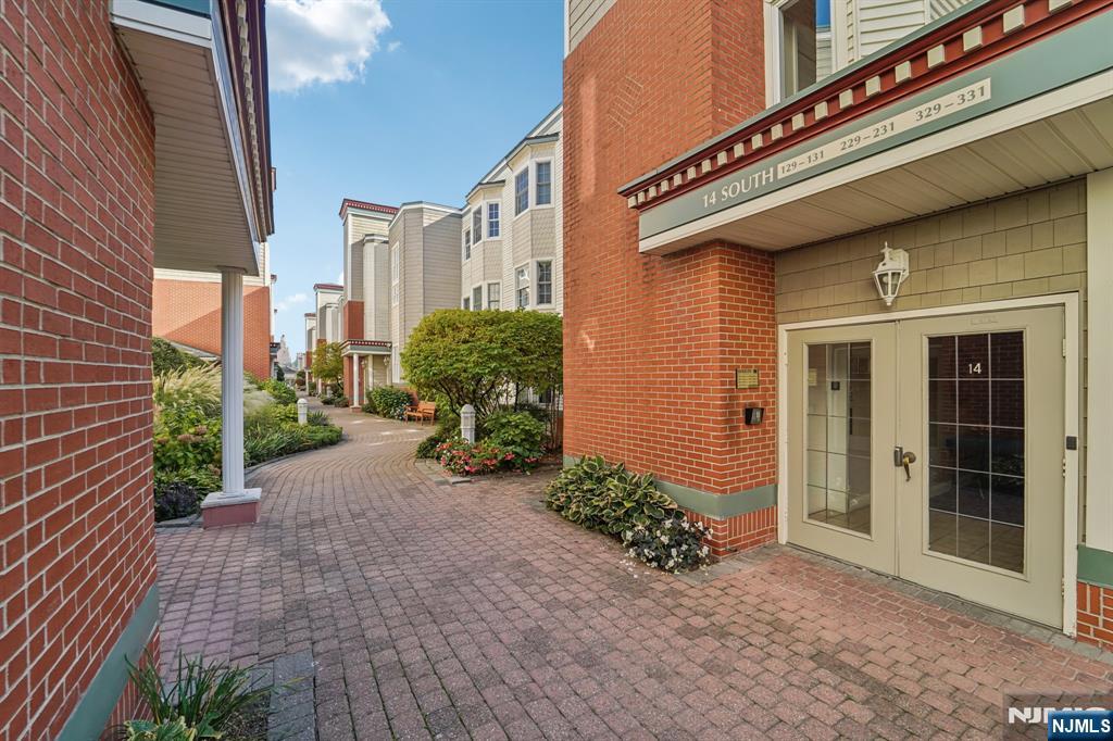 129 The Promenade Edgewater, NJ 07020 - Photo 12 of 16 Gallery Image 12