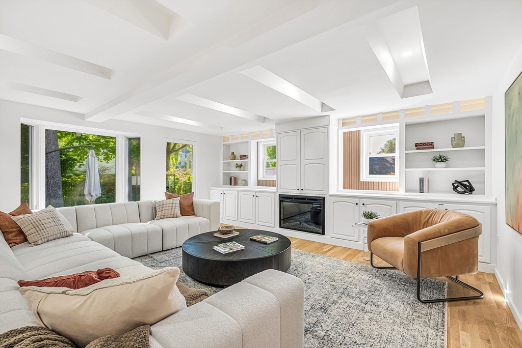 31 Alba Road Wellesley, MA 02481 - Photo 5 of 32