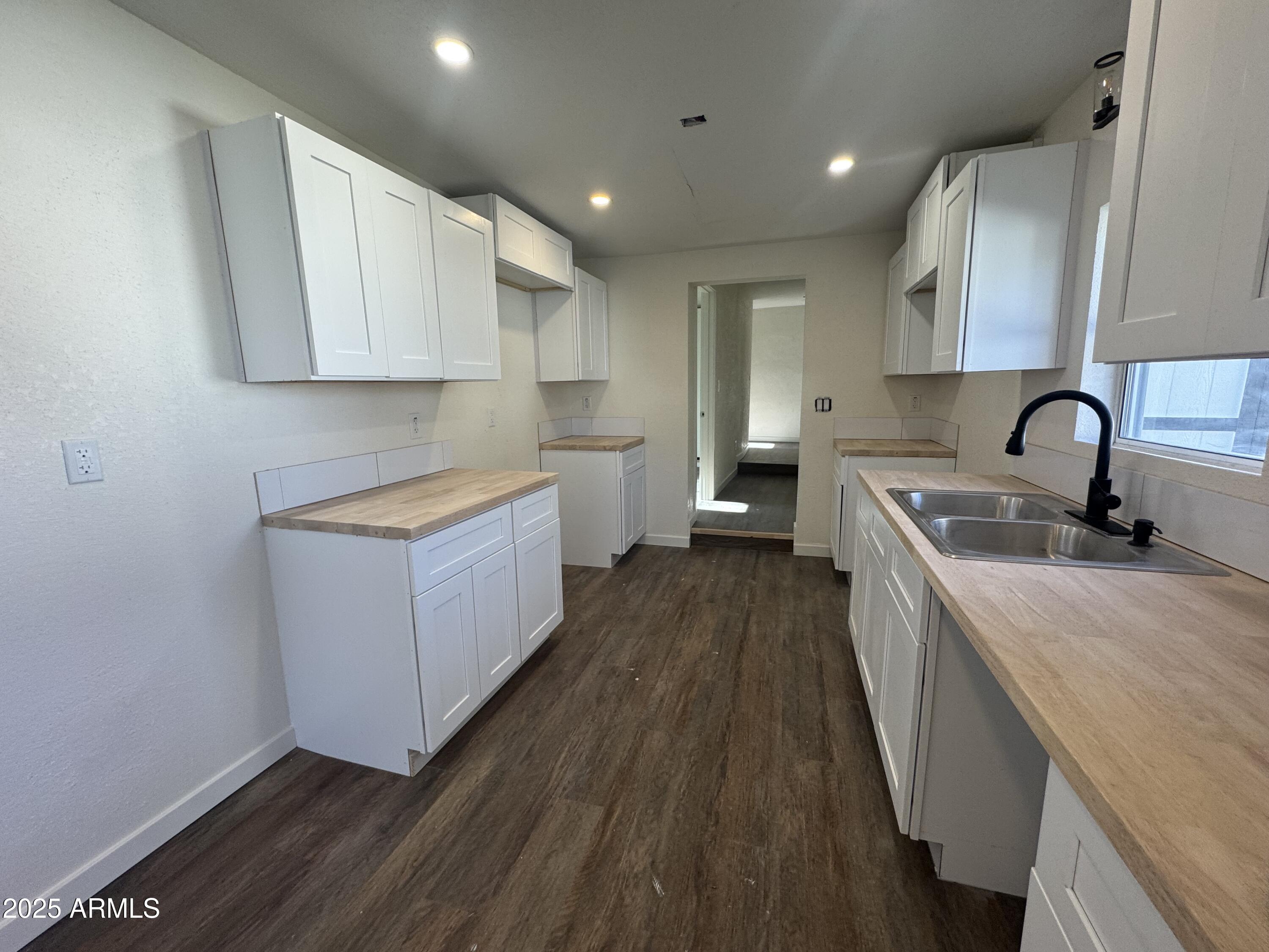 184 South Kent Street Miami, AZ 85539 - Photo 12 of 17 IMG_2017