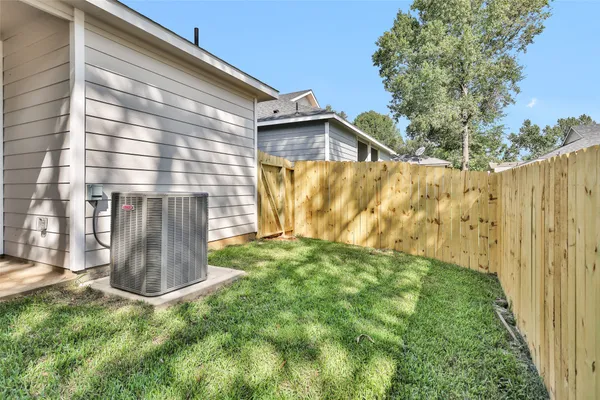 $1,600 | 496 Golden Street, Unit A, Willis, TX 77378