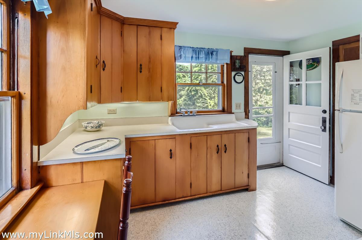 34 Edy's Island Way Chilmark, MA 02535 - Photo 22 of 46