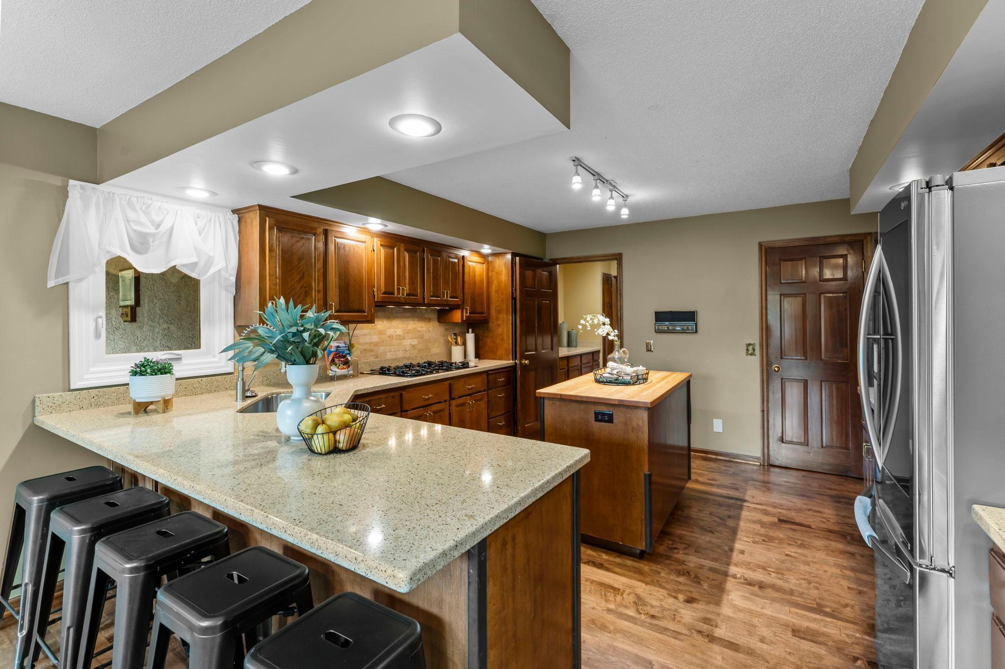 8611 Chalet Road Bloomington, MN 55438 - Photo 11 of 33 Gallery Image 11