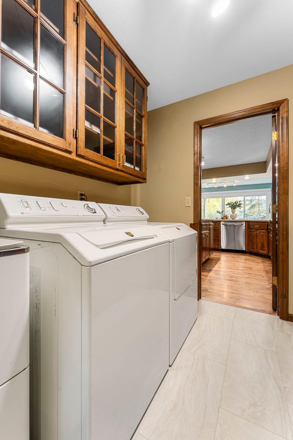 8611 Chalet Road Bloomington, MN 55438 - Photo 13 of 33 Gallery Image 13