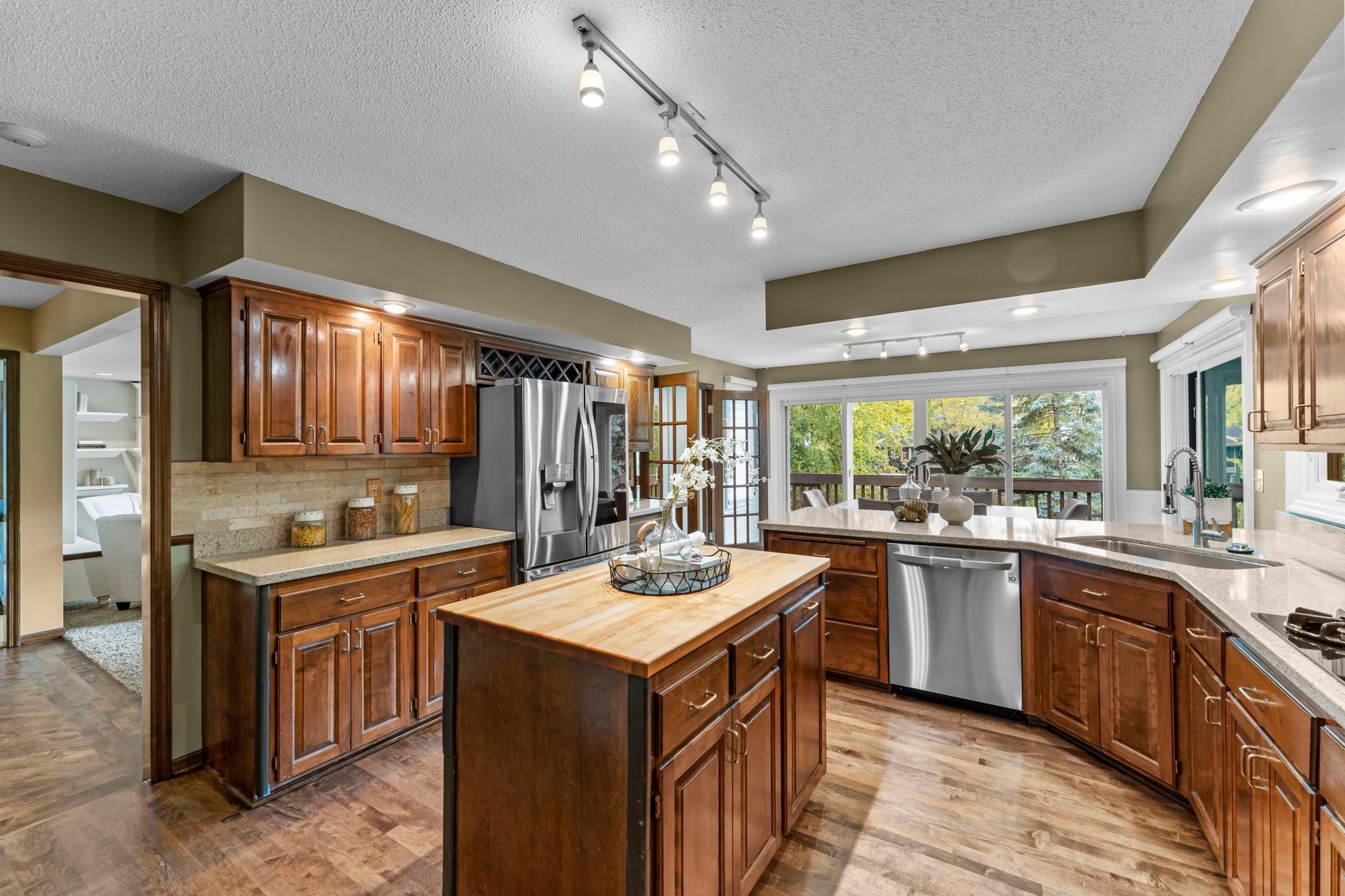 8611 Chalet Road Bloomington, MN 55438 - Photo 9 of 33 Gallery Image 9