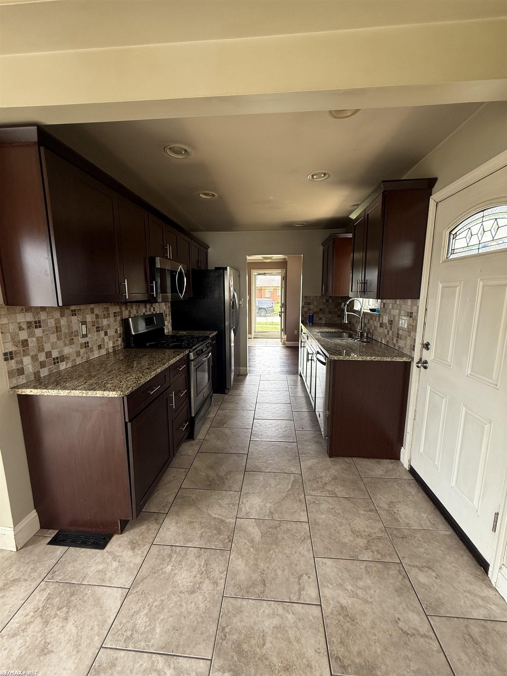 17851 Rainbow Road Fraser, MI 48026 - Photo 5 of 26