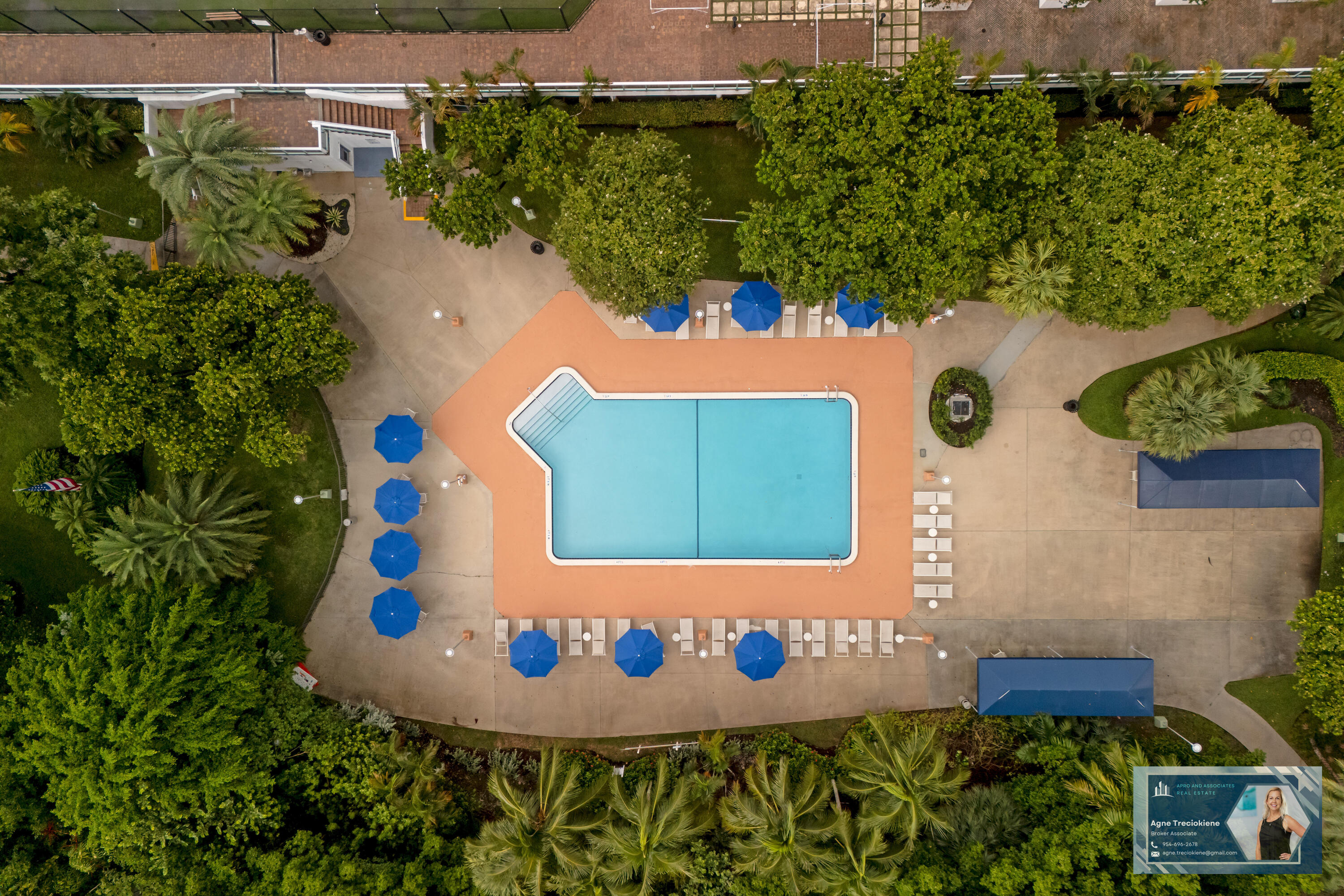 2801 Northeast 183rd Street, Unit 1606W Aventura, FL 33160 - Photo 49 of 53 an aerial view of a house with a yard and lake view