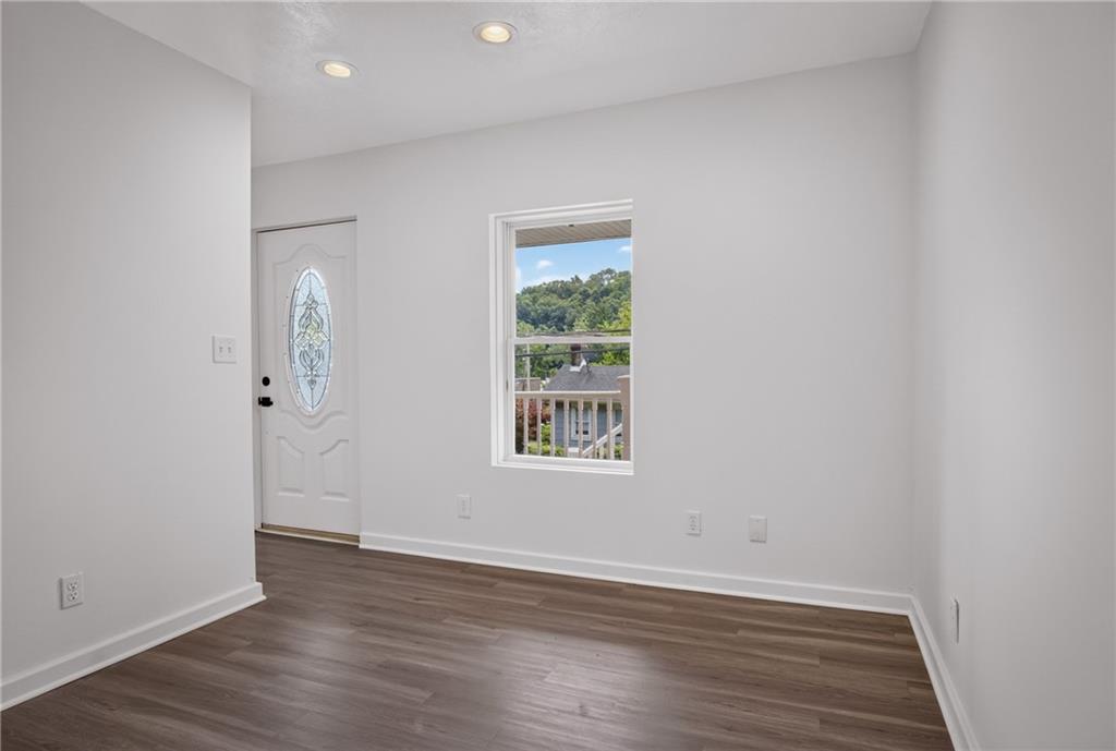 635 Valley Street Oakmont, PA 15139 - Photo 4 of 38