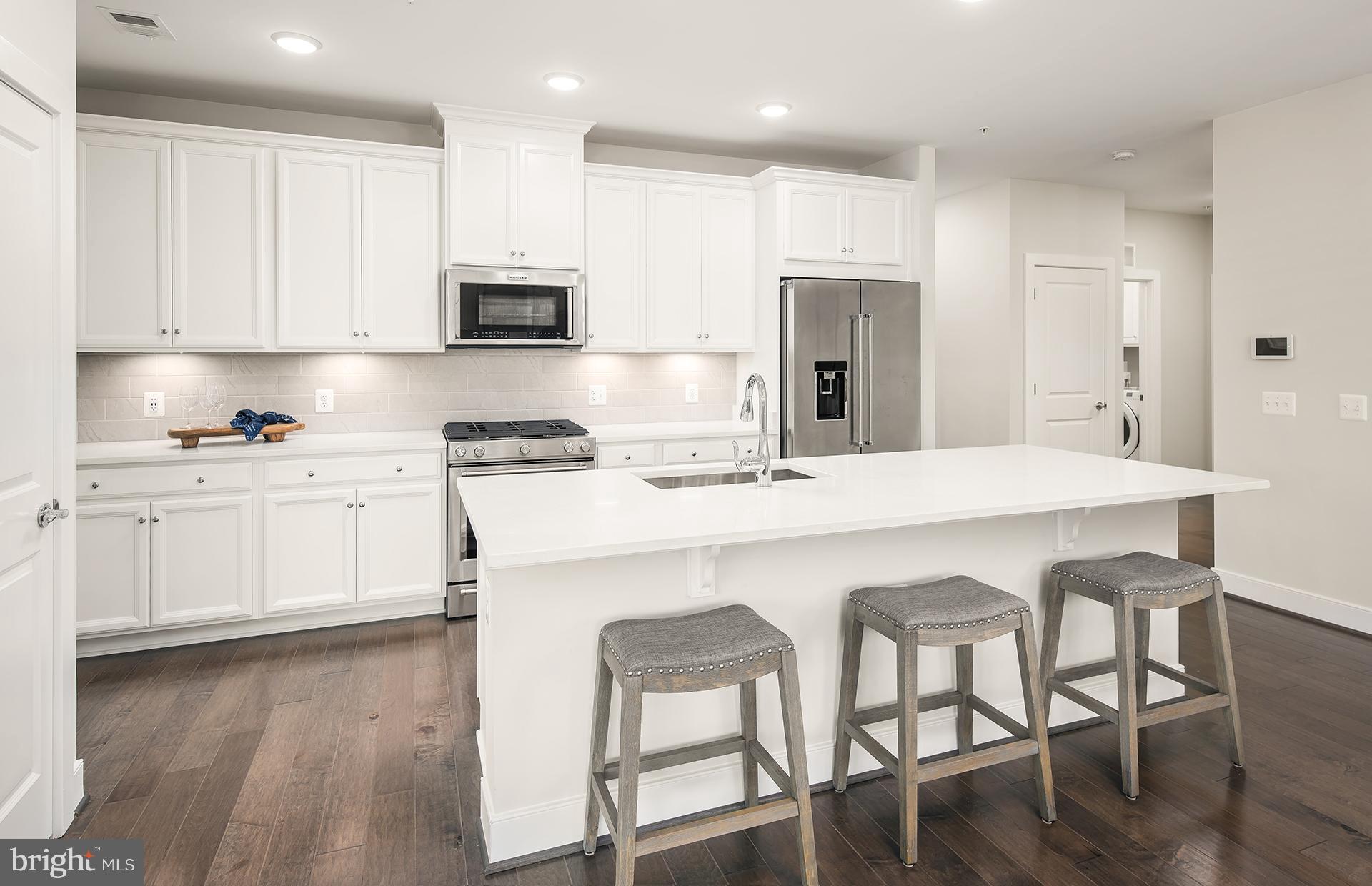 2319 Field Point Road, Unit 40101 Herndon, VA 20171 - Photo 4 of 20 Bright and Open Kitchen