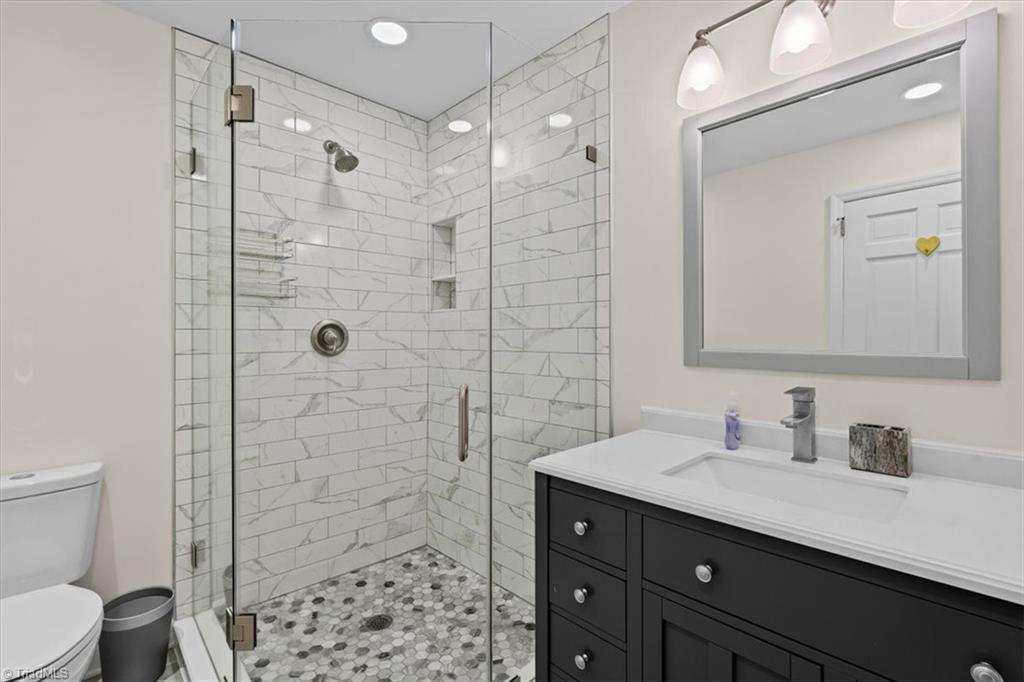 1210 Pembroke Road Greensboro, NC 27408 - Photo 25 of 37