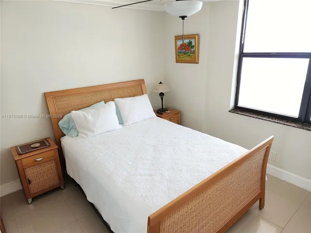 $3,900 | Millionaire's Row, Miami Beach, FL 33140