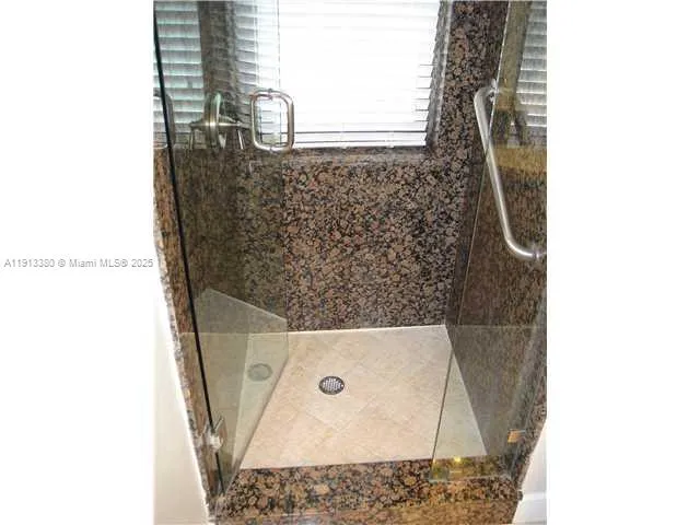 $3,900 | Millionaire's Row, Miami Beach, FL 33140