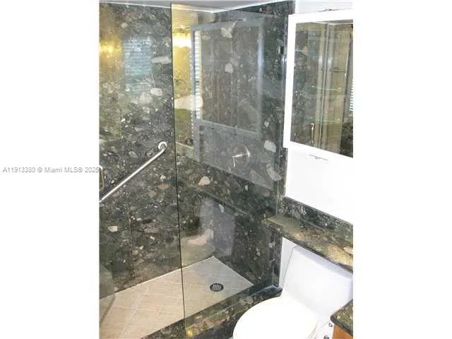 $3,900 | Millionaire's Row, Miami Beach, FL 33140