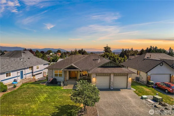 $895,000 | 2561 Lakeridge Drive, Ferndale, WA 98248