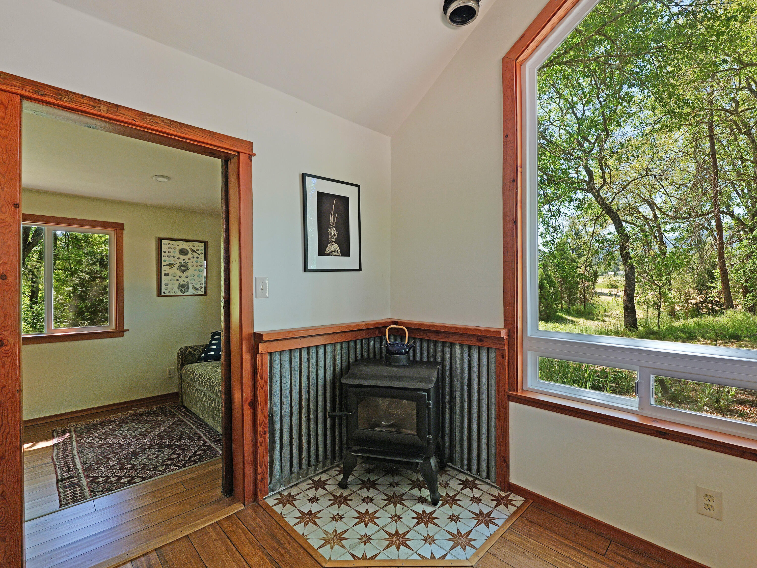 1135 East Fork Road Williams, OR 97544 - Photo 8 of 80 Gallery Image 8