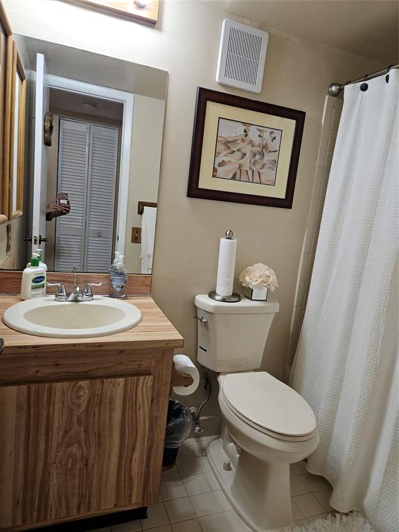 10601 Northwest 11th Street, Unit 10601 Hollywood, FL 33026 - Photo 4 of 9 a bathroom with a toilet a sink and a mirror