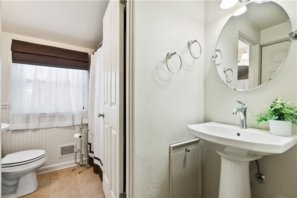 120 Mallard Drive McKees Rocks, PA 15136 - Photo 24 of 29