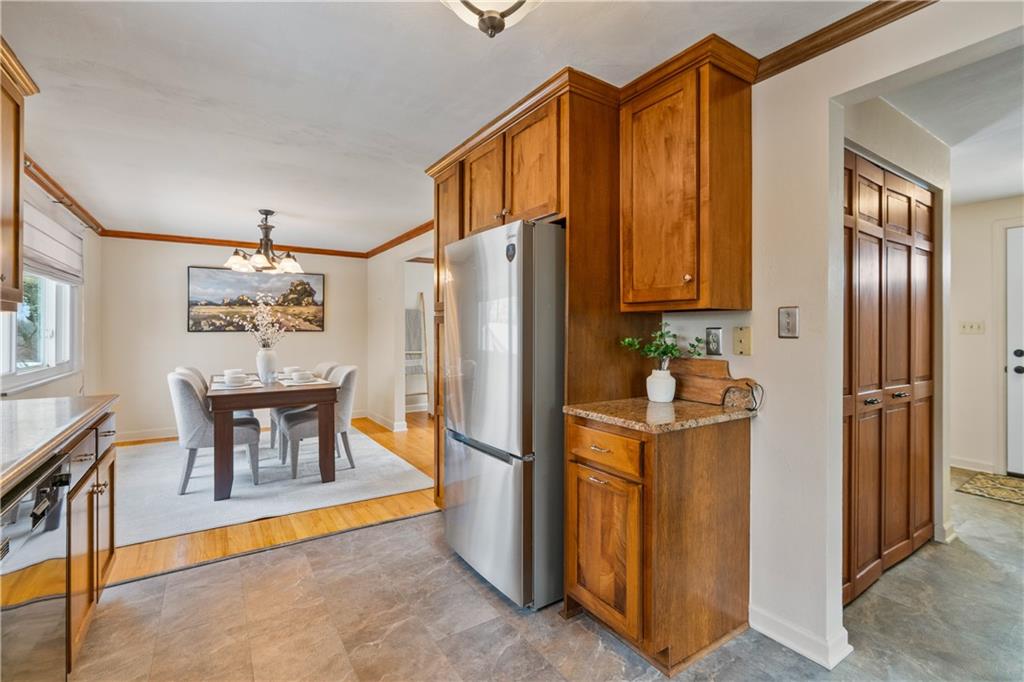 120 Mallard Drive McKees Rocks, PA 15136 - Photo 7 of 29