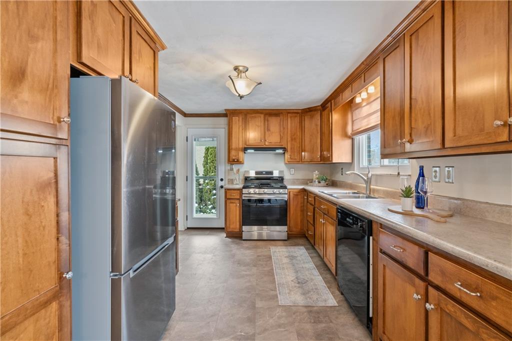 120 Mallard Drive McKees Rocks, PA 15136 - Photo 8 of 29