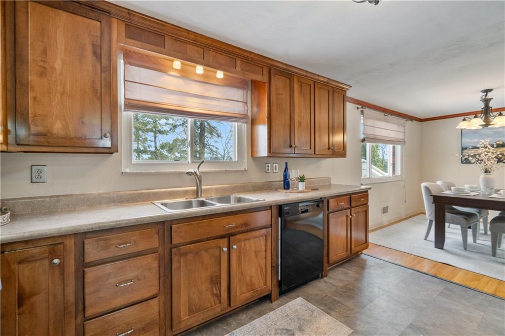 120 Mallard Drive McKees Rocks, PA 15136 - Photo 9 of 29