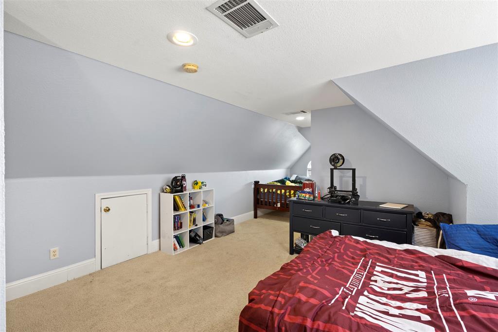 2000 Pin Oak Drive Kaufman, TX 75142 - Photo 29 of 40 a bedroom with a bed and dresser