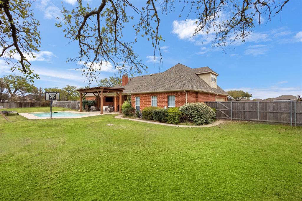 2000 Pin Oak Drive Kaufman, TX 75142 - Photo 37 of 40 a front view of a house with garden