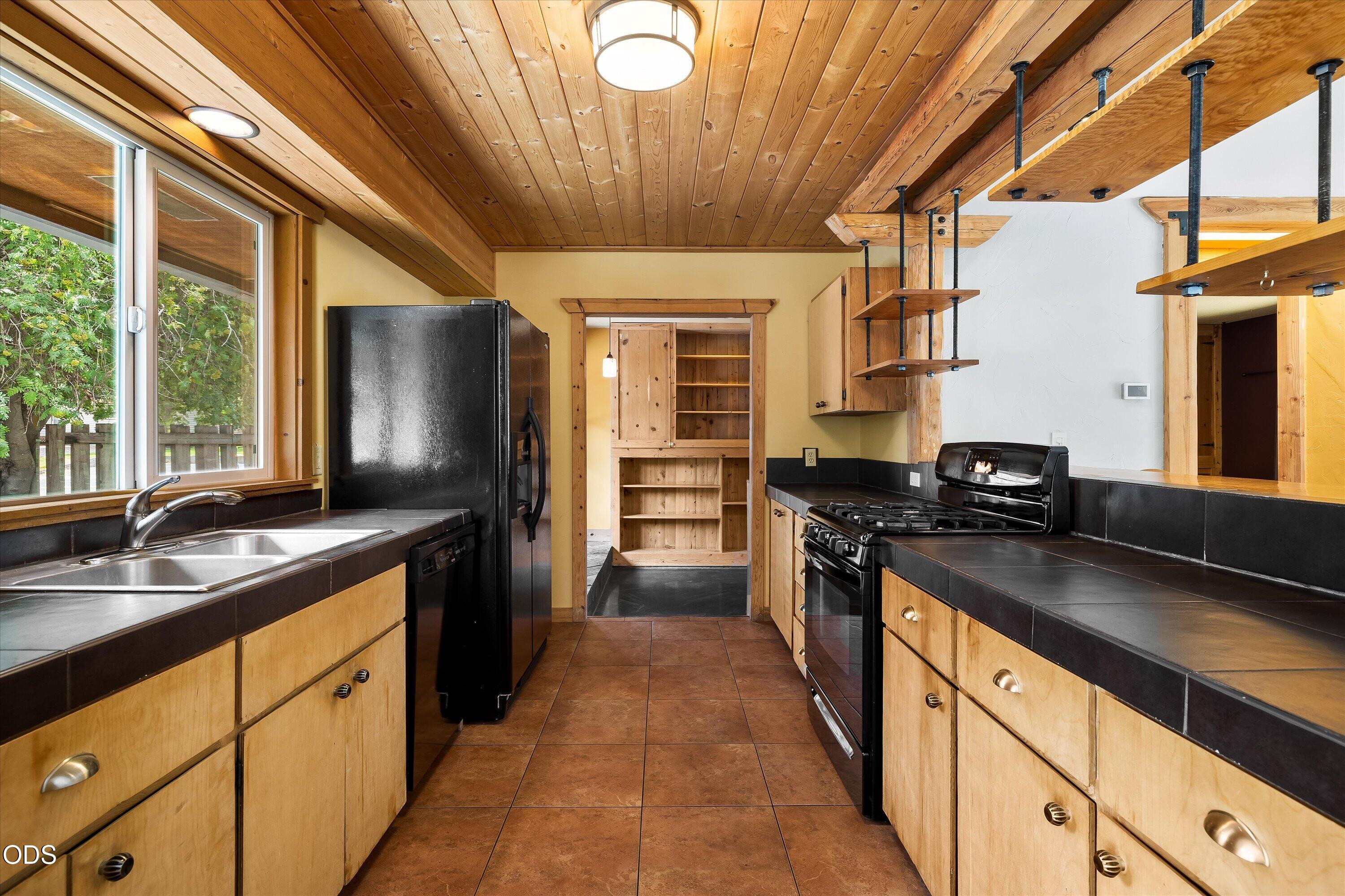606 Northeast 9th Street Bend, OR 97701 - Photo 11 of 37