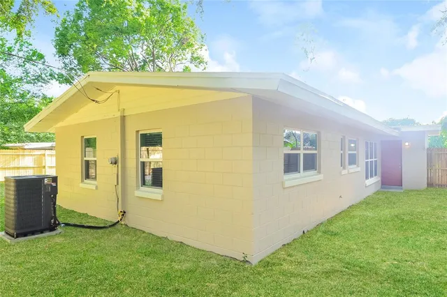 a view of a back yard of the house