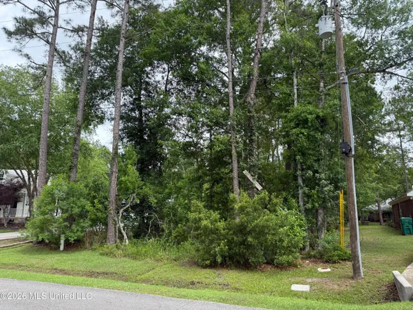 $12,000 | 834 Analii Street, Diamondhead, MS 39525