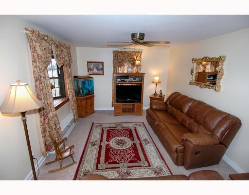 1559 Anderson Road Pittsburgh, PA 15209 - Photo 3 of 17 Living Room.