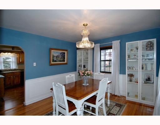 1559 Anderson Road Pittsburgh, PA 15209 - Photo 5 of 17 Dining Room.
