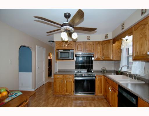 1559 Anderson Road Pittsburgh, PA 15209 - Photo 7 of 17 Kitchen.