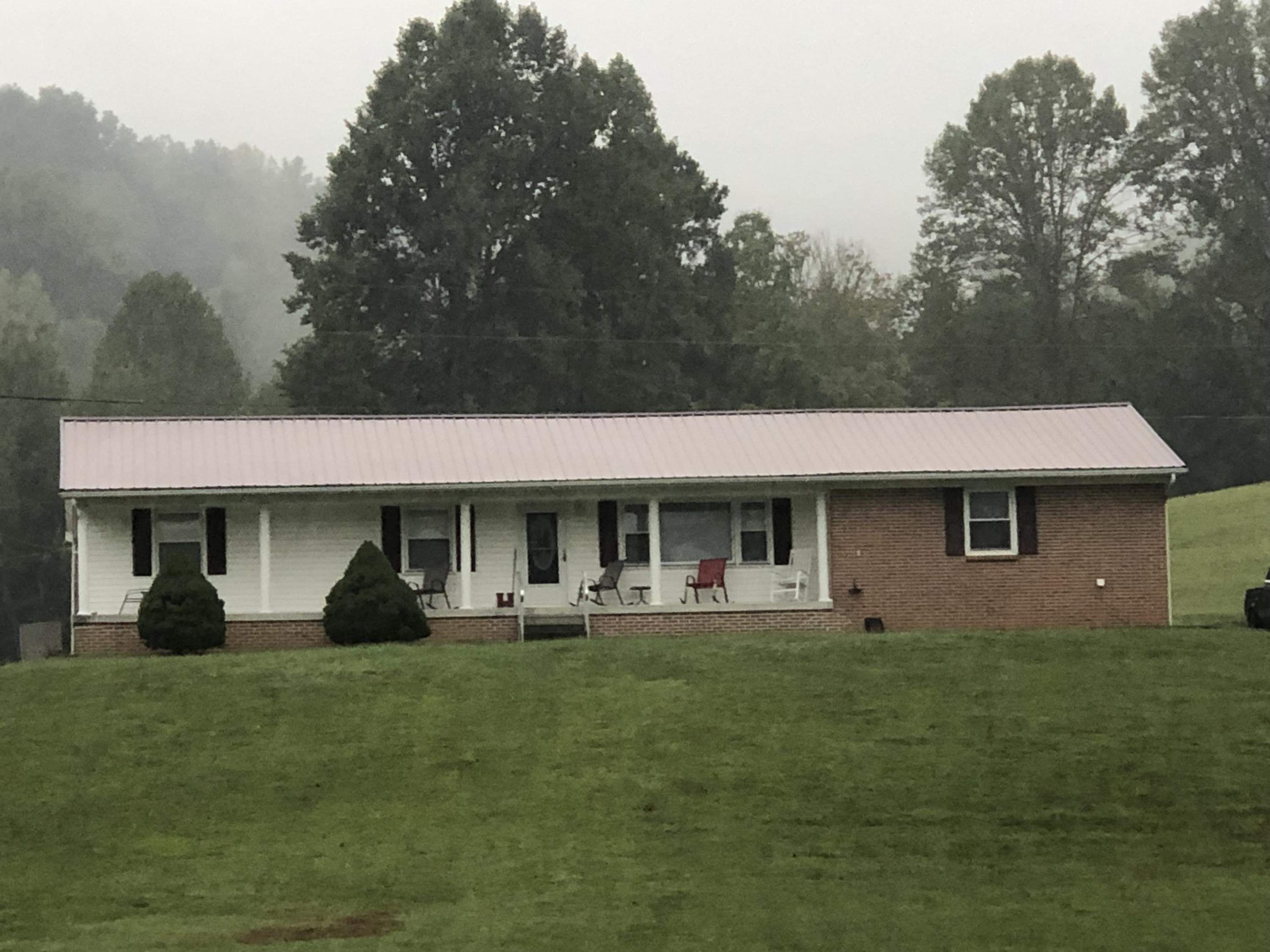 207 Highpoint Road Rose Hill, VA 24281 - Photo 1 of 32 C3292617-1F82-4CD6-B3F2-2ADB8E91B3CD